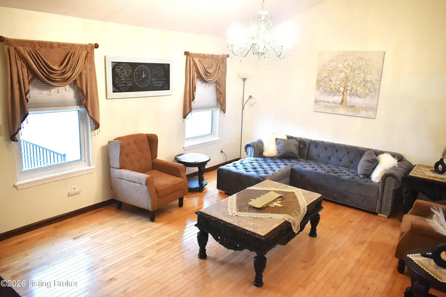 10408 Vantage Rd, Louisville, KY 40299 - #2