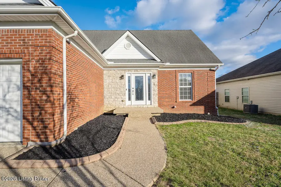 304 Bridlewood Ave, Shelbyville, KY 40065 - #3