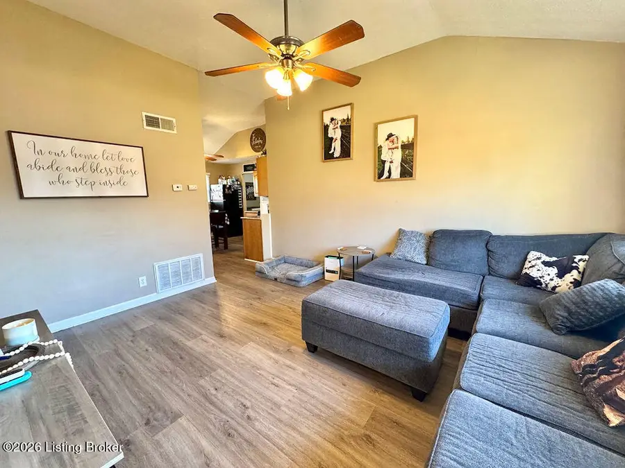 13405 Lidcomb Ave, Louisville, KY 40272 - Image #2