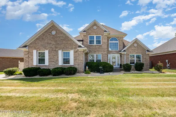 5027 Hunters Point Cir, Louisville, KY 40216