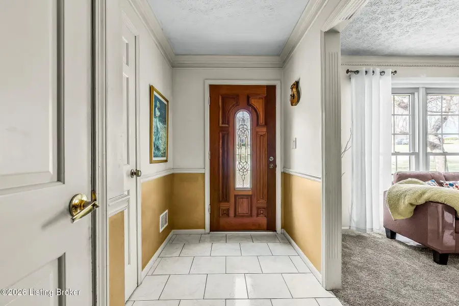 5206 Arrowshire Dr, La Grange, KY 40031 - Image #2