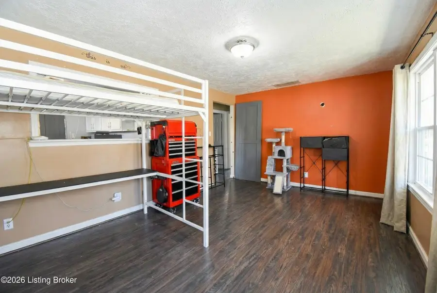 3214 Donald Dr, Louisville, KY 40216 - #2