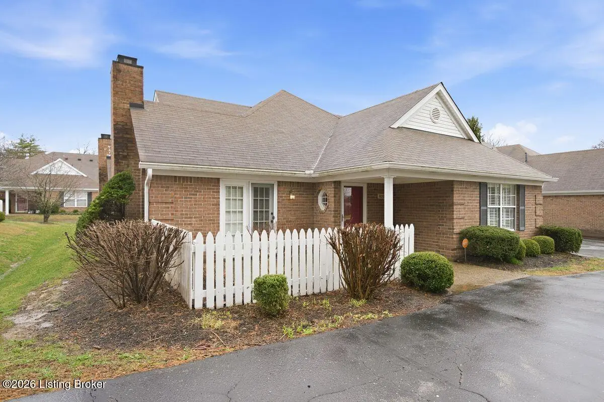 8202 Fox Hall Pl, Lyndon, KY 40242 - #1
