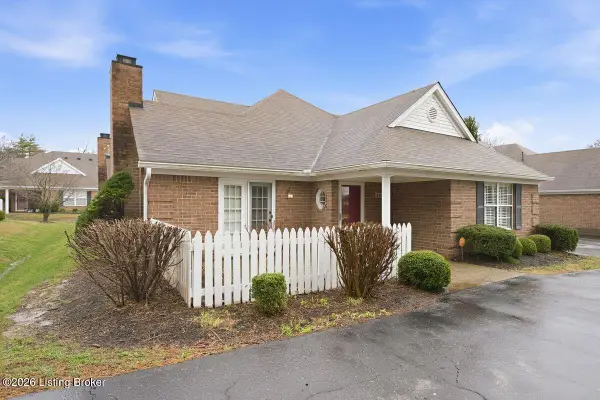 8202 Fox Hall Pl, Lyndon, KY 40242