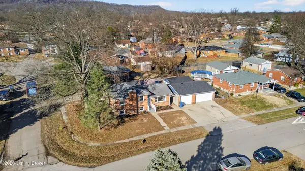 10022 Normie Ln, Louisville, KY 40229