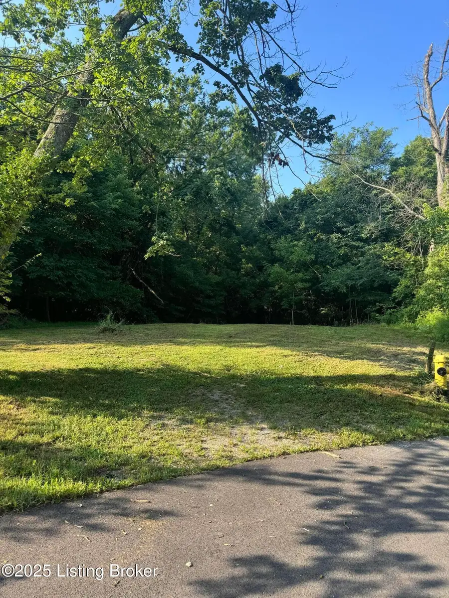 5003 Overbrook Dr, Louisville, KY 40216 - Image #2