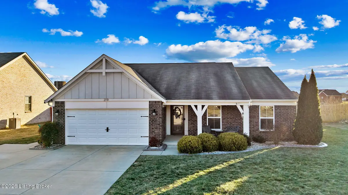 219 Magnolia Dr, Shepherdsville, KY 40165 - Image #1