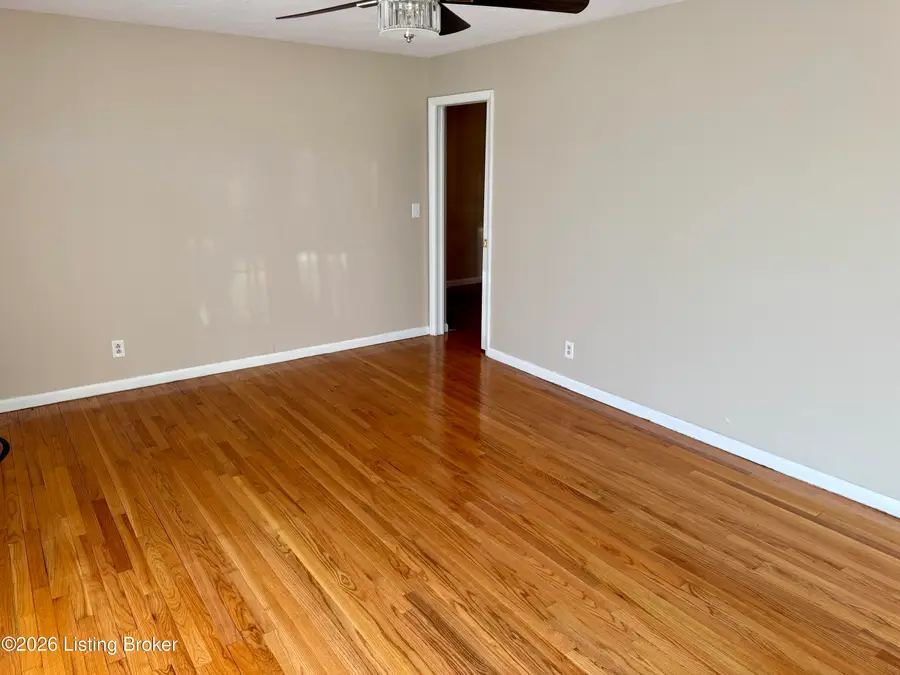 2013 Foxhurst Dr, Louisville, KY 40216 - Image #3