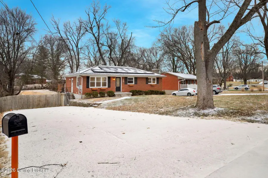 8919 Michael Edward Dr, Louisville, KY 40291 - Image #2