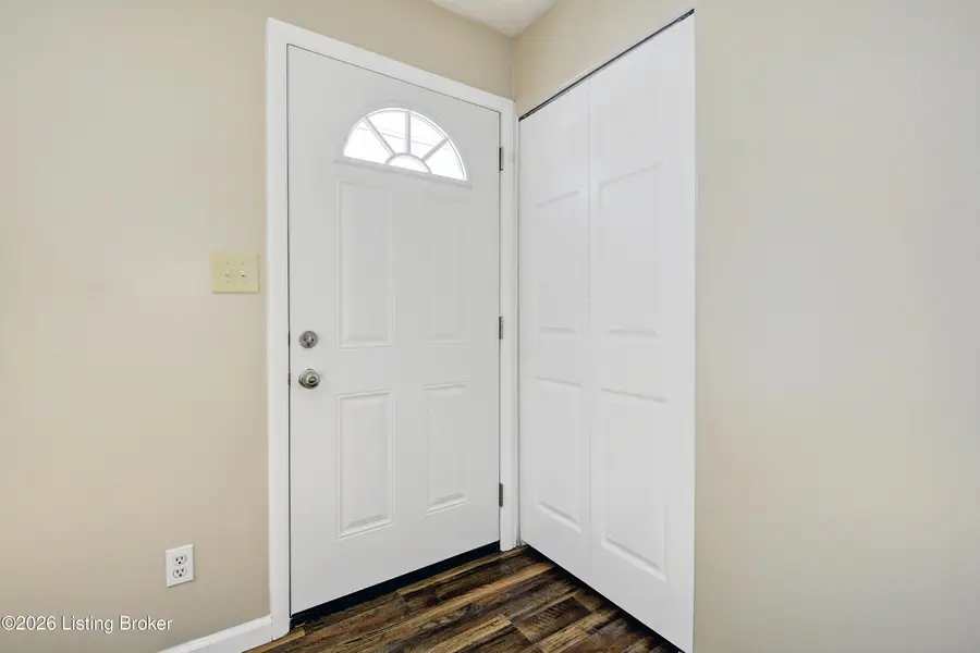 7404 Edenroc Ln, Louisville, KY 40258 - Image #2