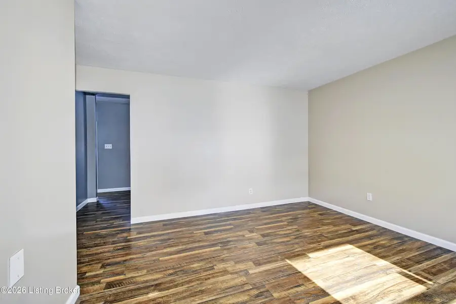 7404 Edenroc Ln, Louisville, KY 40258 - Image #3