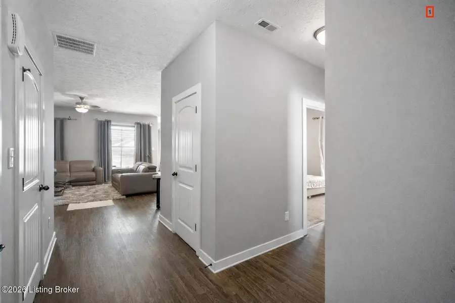 6412 Oak Village Dr, Louisville, KY 40228 - Image #3