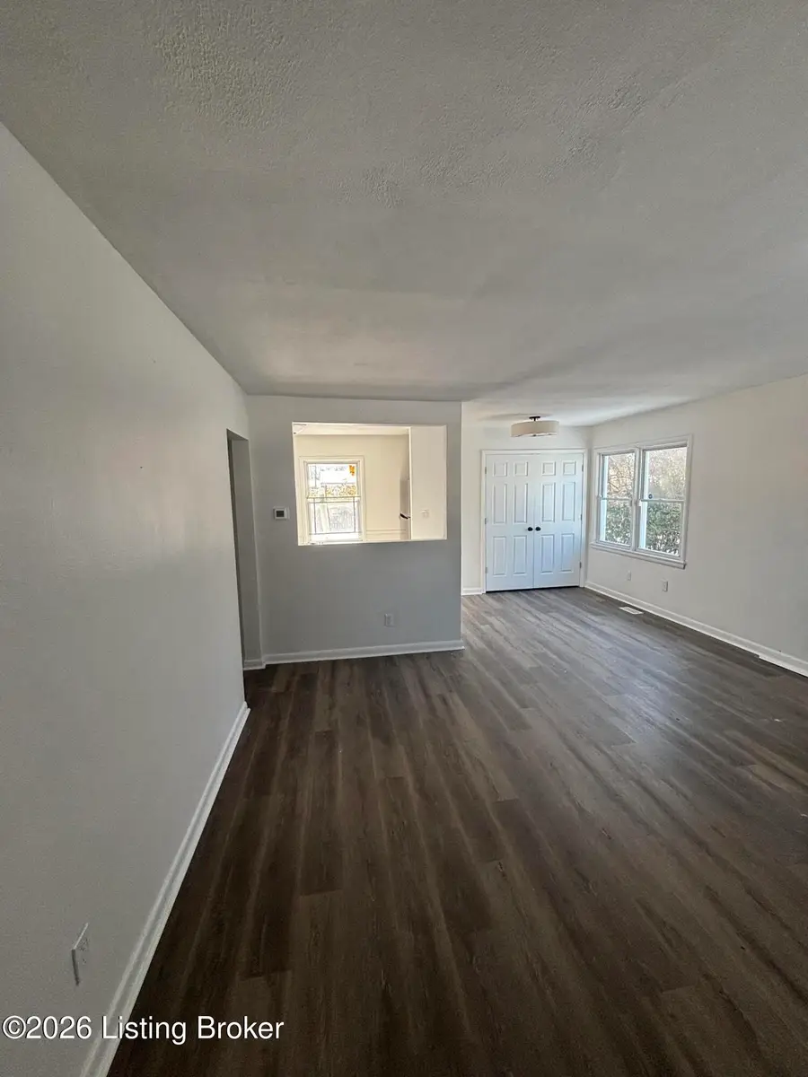 5214 Red Oak Ln, Louisville, KY 40218 - #2