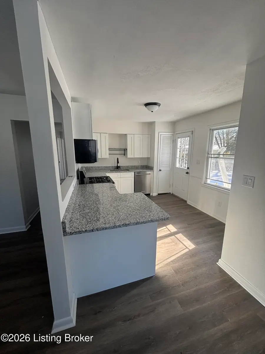 5214 Red Oak Ln, Louisville, KY 40218 - #3