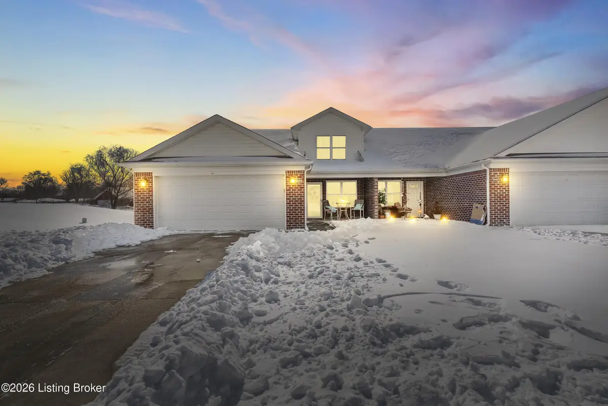 6600 Eagle Wood Dr, Louisville, KY 40272 - Image #1