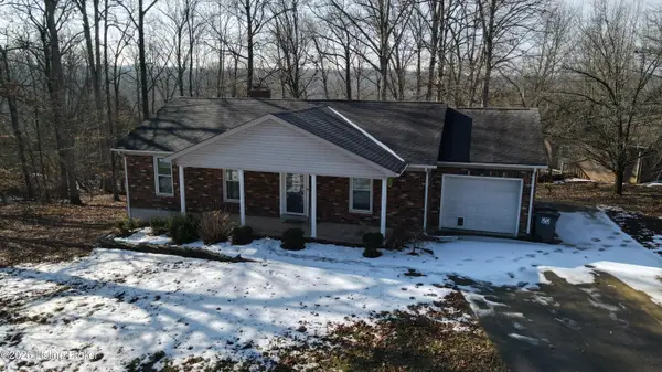 3017 Doe Valley Pkwy, Brandenburg, KY 40108