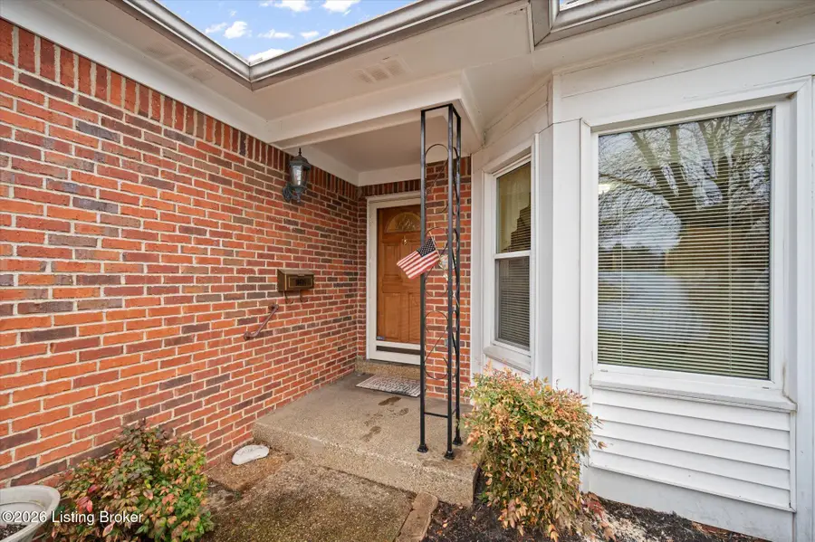 8207 Rock Wall Ct, Louisville, KY 40220 - Image #2