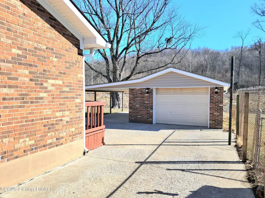 5013 Invicta Dr, Louisville, KY 40216 - Image #3