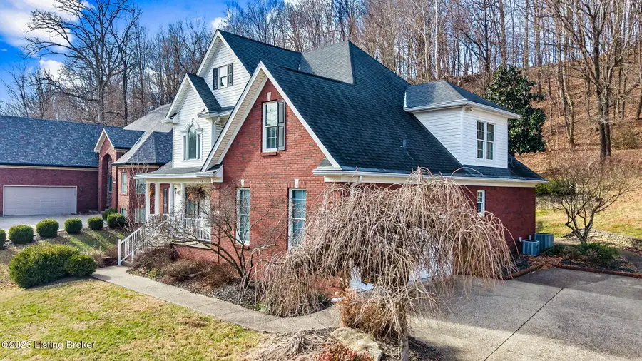 3306 Hardwood Forest Dr, Louisville, KY 40214 - Image #2