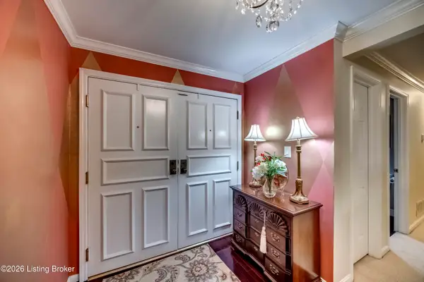 8605 Shelbyville Rd #APT 216, Bellemeade, KY 40222