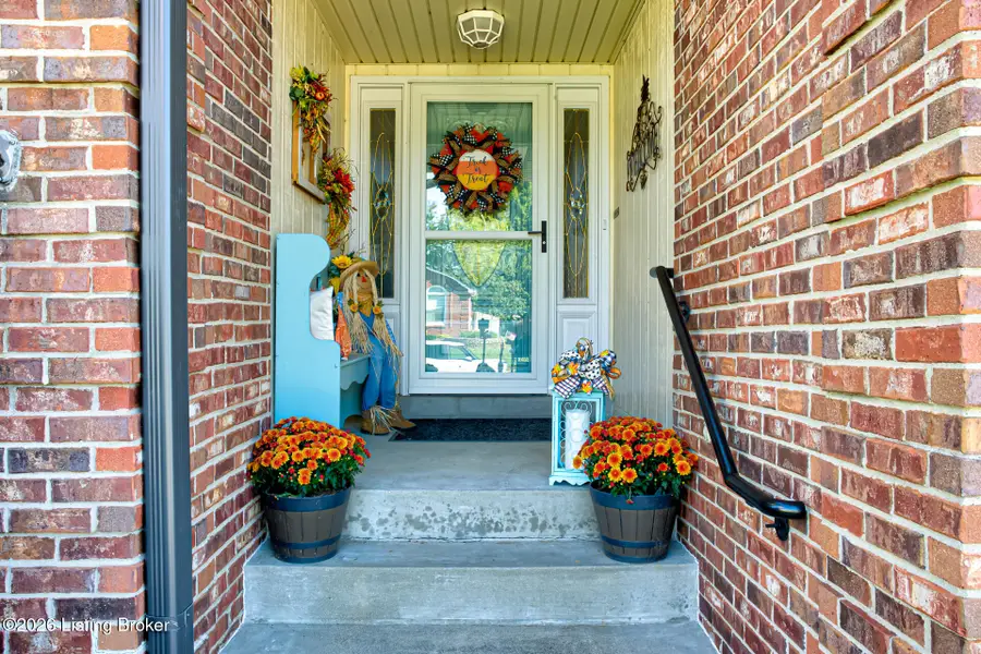 5126 Hunters Point Cir, Louisville, KY 40216 - #3