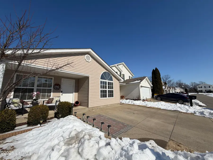 6516 Cottagemeadow Dr, Louisville, KY 40218 - Image #2