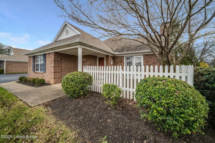 8200 Fox Hall Pl, Lyndon, KY 40242 - #3