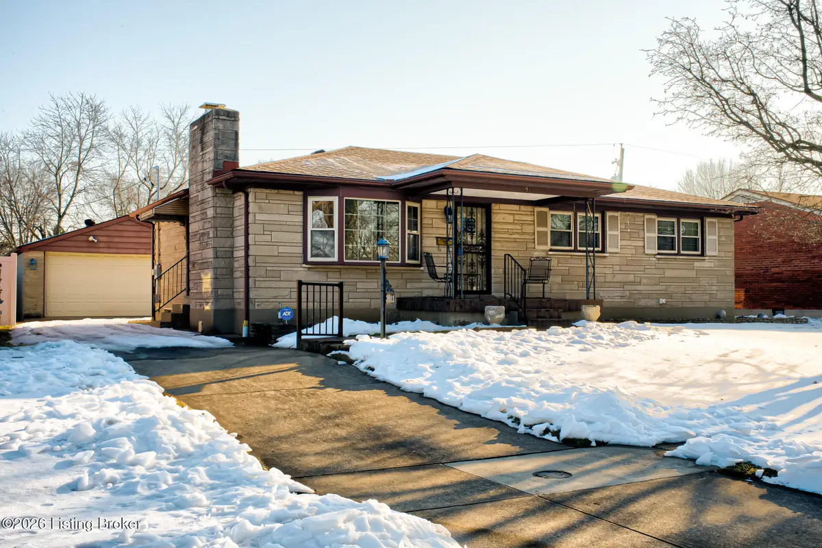 3911 Woodgate Ln, Louisville, KY 40220 - Image #1