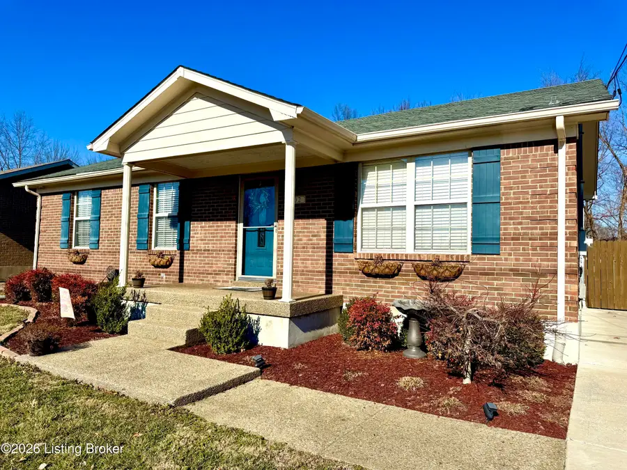 302 Bucky Burton Dr, Louisville, KY 40229 - #3