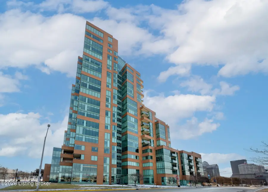 222 E Witherspoon St #UNIT 806, Louisville, KY 40202 - #2