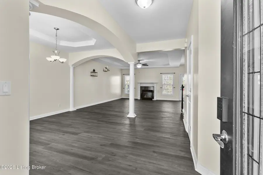 3918 Bristol Oaks Dr, Louisville, KY 40299 - #2