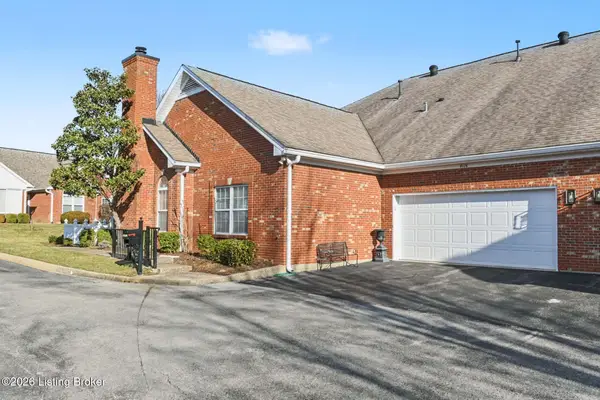 8126 Saint Andrews Village Dr, Louisville, KY 40241