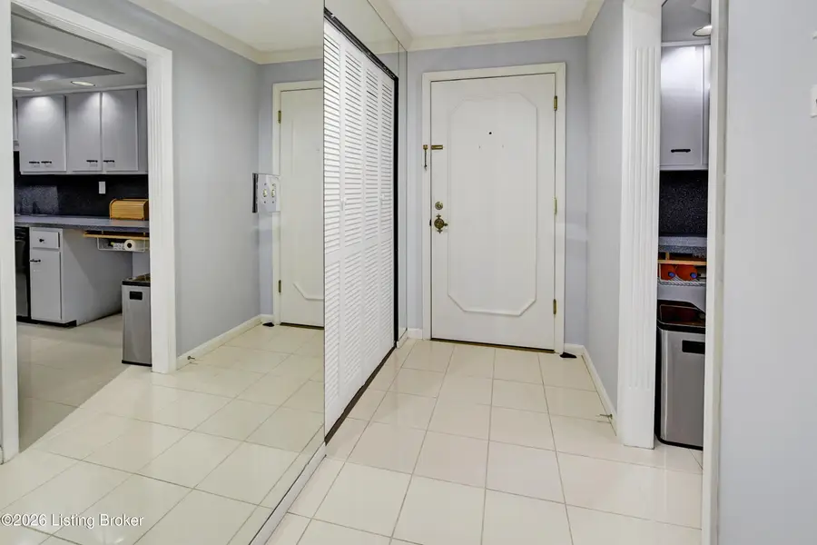 4875 Sherburn Ln #UNIT 3D, Louisville, KY 40207 - #2