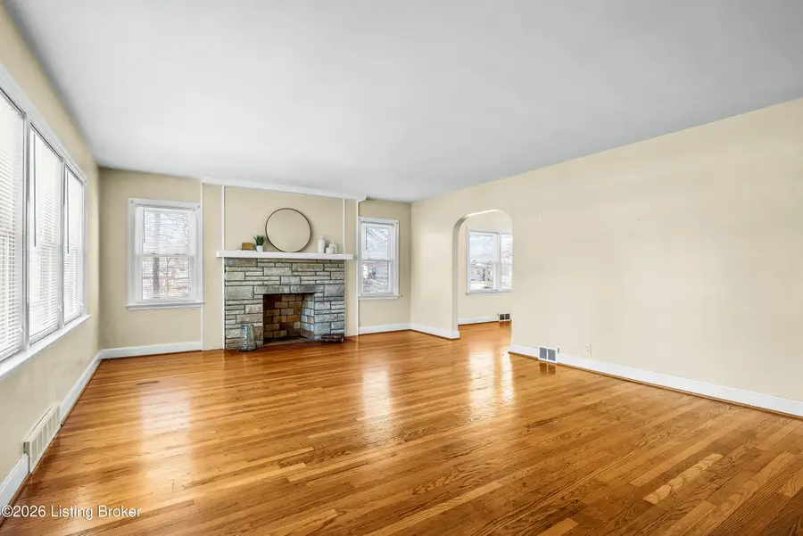 610 W Jefferson St, La Grange, KY 40031 - #2