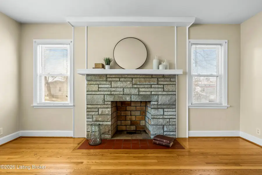 610 W Jefferson St, La Grange, KY 40031 - #3