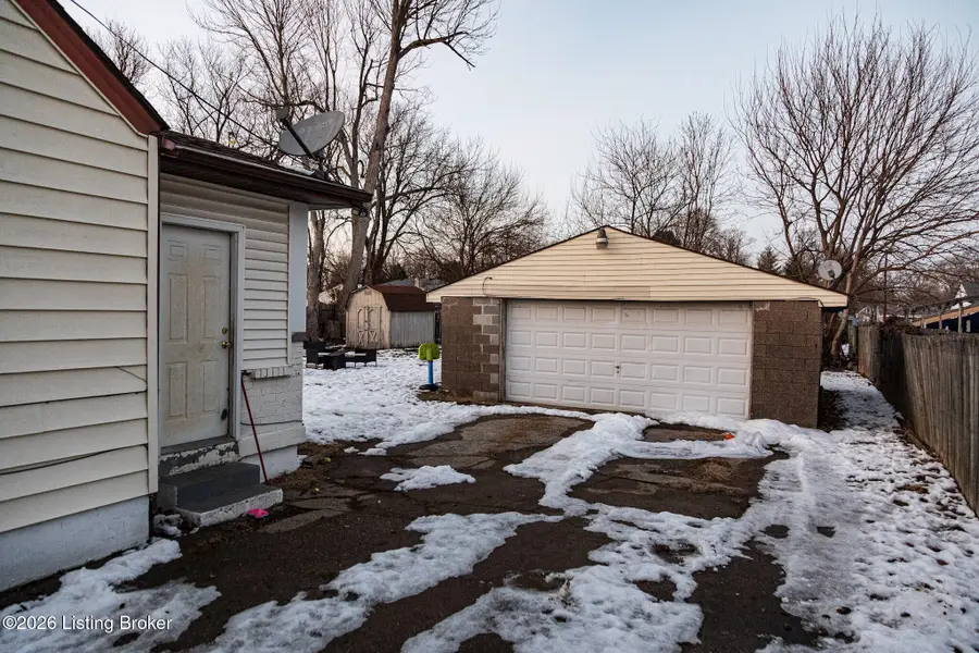 2229 Peaslee Rd, Louisville, KY 40216 - #3