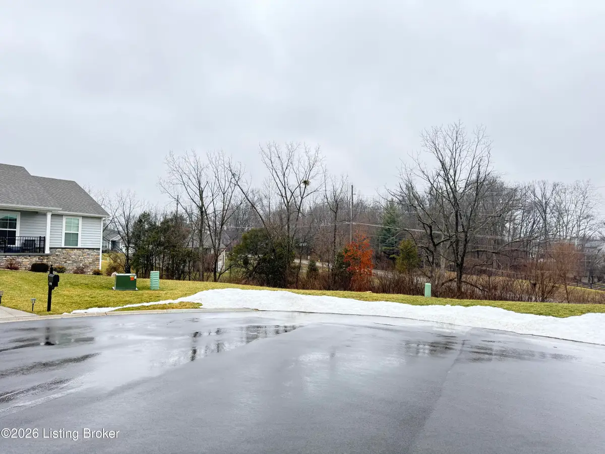 6311 Larkgrove Dr, Louisville, KY 40229 - #1