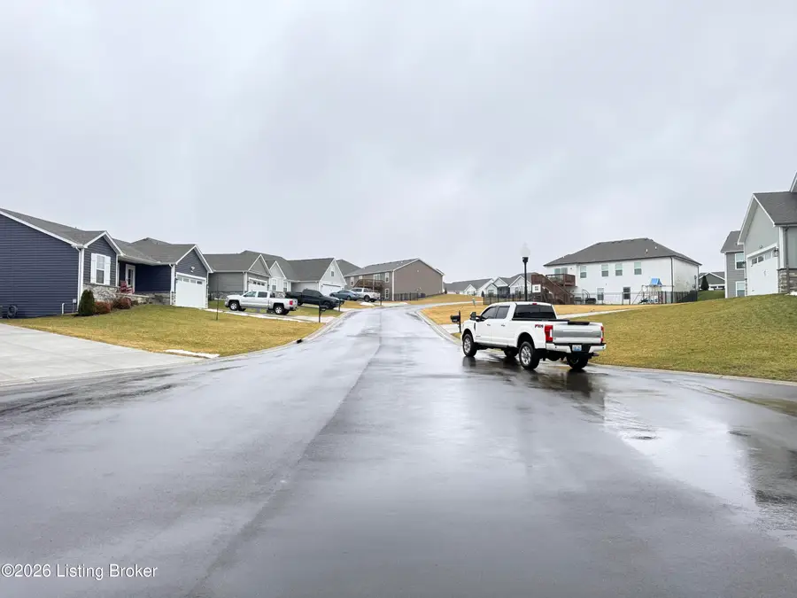 6311 Larkgrove Dr, Louisville, KY 40229 - #3