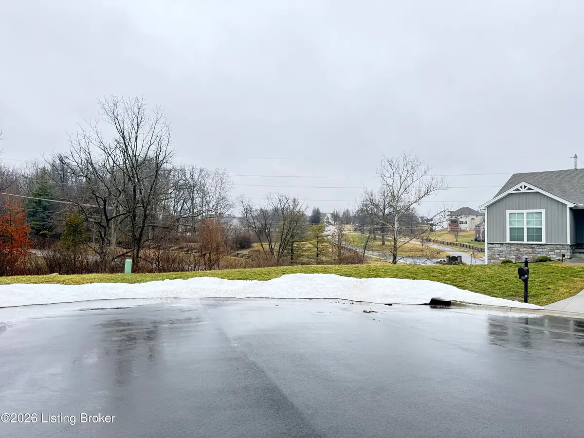 6312 Larkgrove Dr, Louisville, KY 40229 - #1