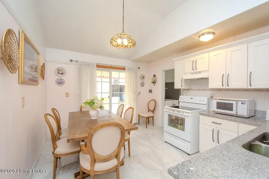 7207 Ethan Allen Way, Louisville, KY 40272 - #3