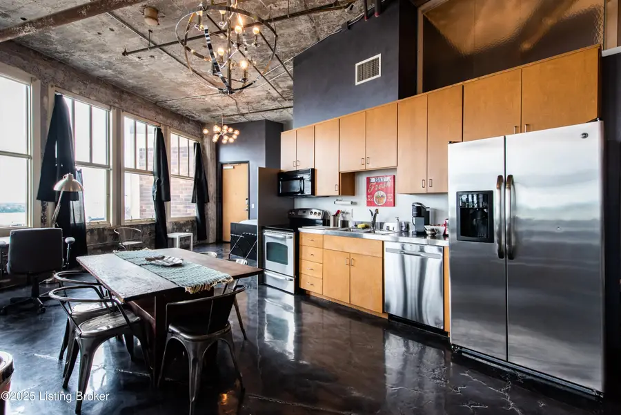 815 W Market St, Louisville, KY 40202 - #2