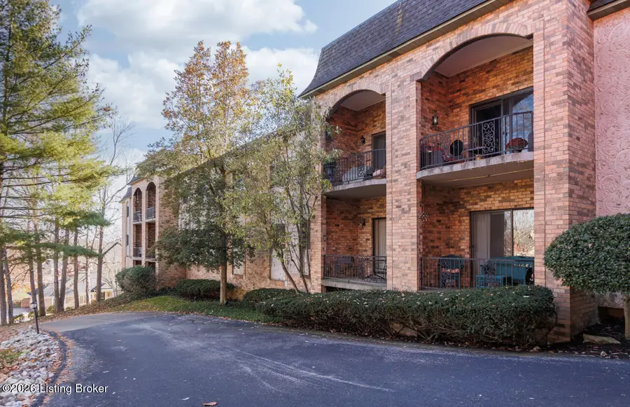 5800 Coach Gate Wynde, 289 #289, Louisville, KY 40207 - #3