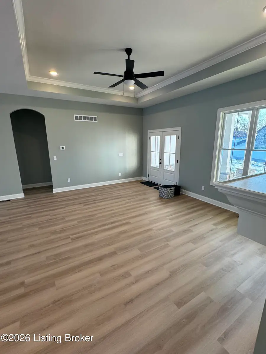 204 Cherokee Dr, Shelbyville, KY 40065 - #2