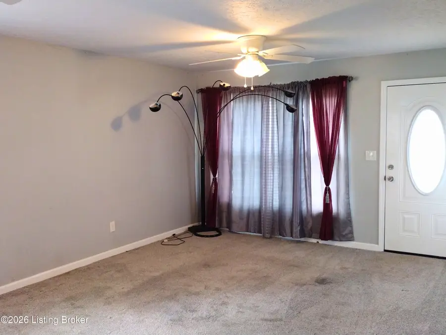208 Blossom Rd, Louisville, KY 40229 - #3