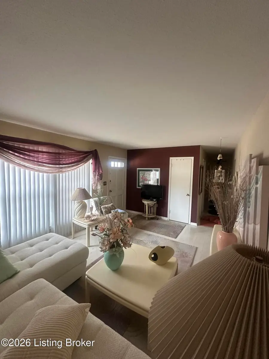 114 Lenoak Dr, Louisville, KY 40214 - #2