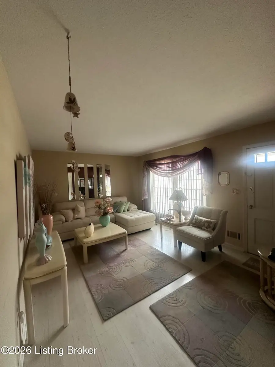 114 Lenoak Dr, Louisville, KY 40214 - #3