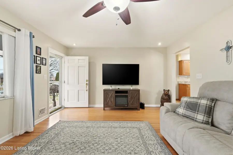 6105 Clovelly Ct, Louisville, KY 40258 - #3