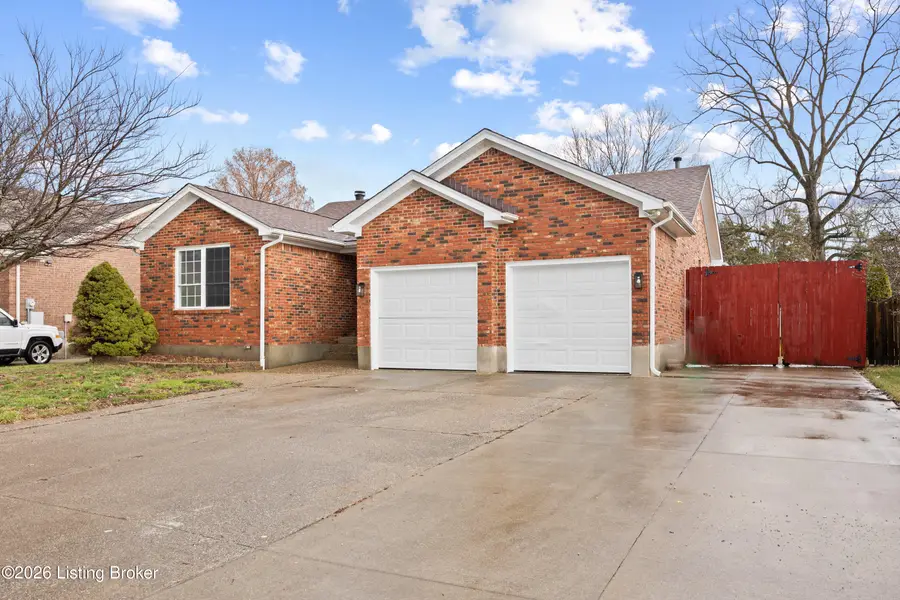 11317 Ashbrooke Gardens Dr, Louisville, KY 40229 - #2