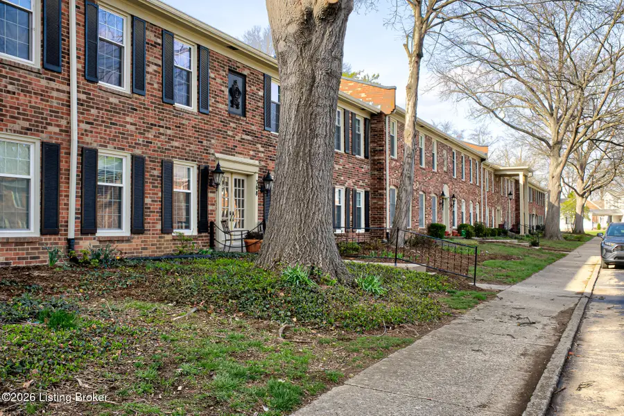 308 Stonehenge Dr #102, Louisville, KY 40207 - #2