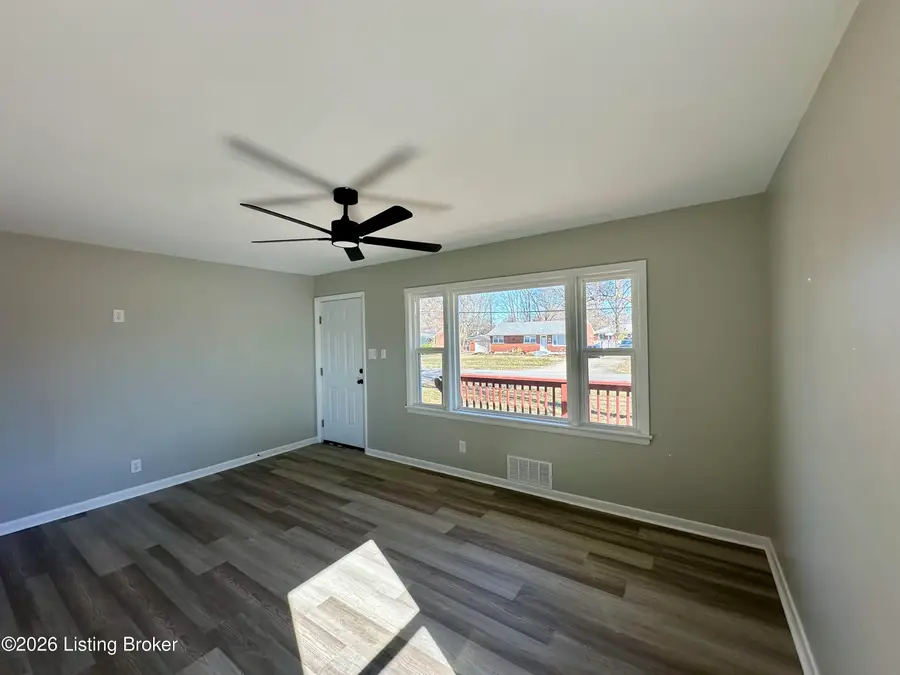 1920 Dixie Garden Dr, Louisville, KY 40272 - #3